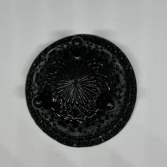 L. E. Smith  Black Amethyst Daisy Button Cigarette Ashtray - Picture 5 of 7